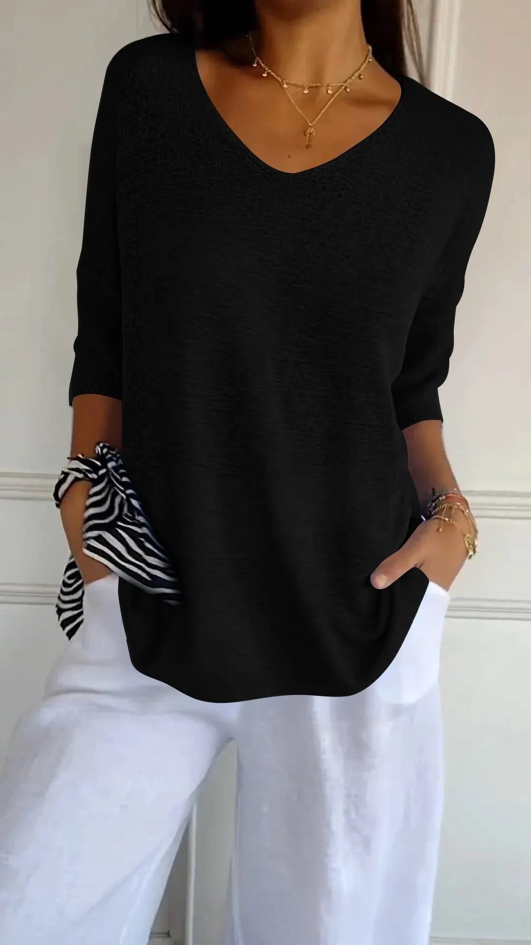 Compre 1 Leve 3 Blusinhas Luna® com decote V e Malha Leve